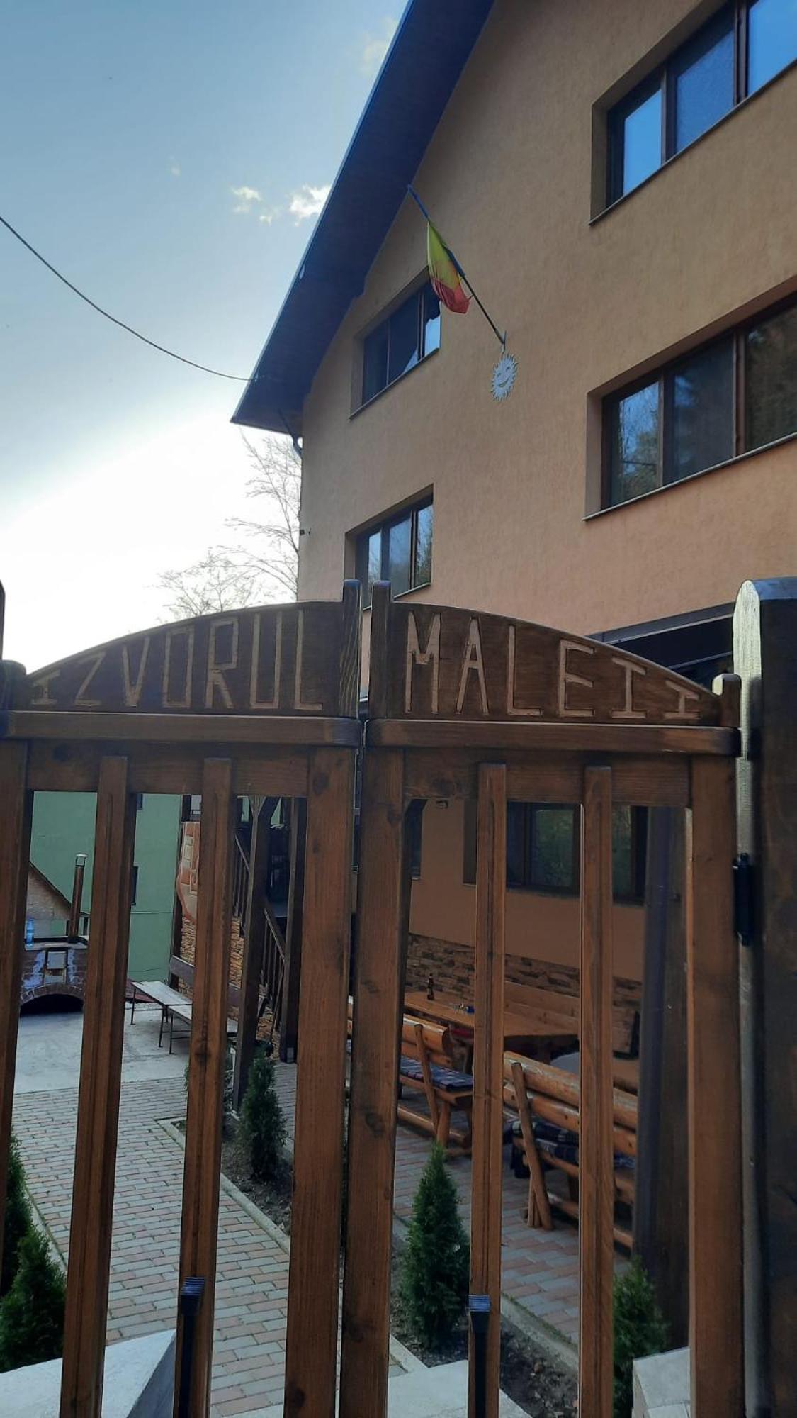 Izvorul Maleii Hotel Petrilla Kültér fotó