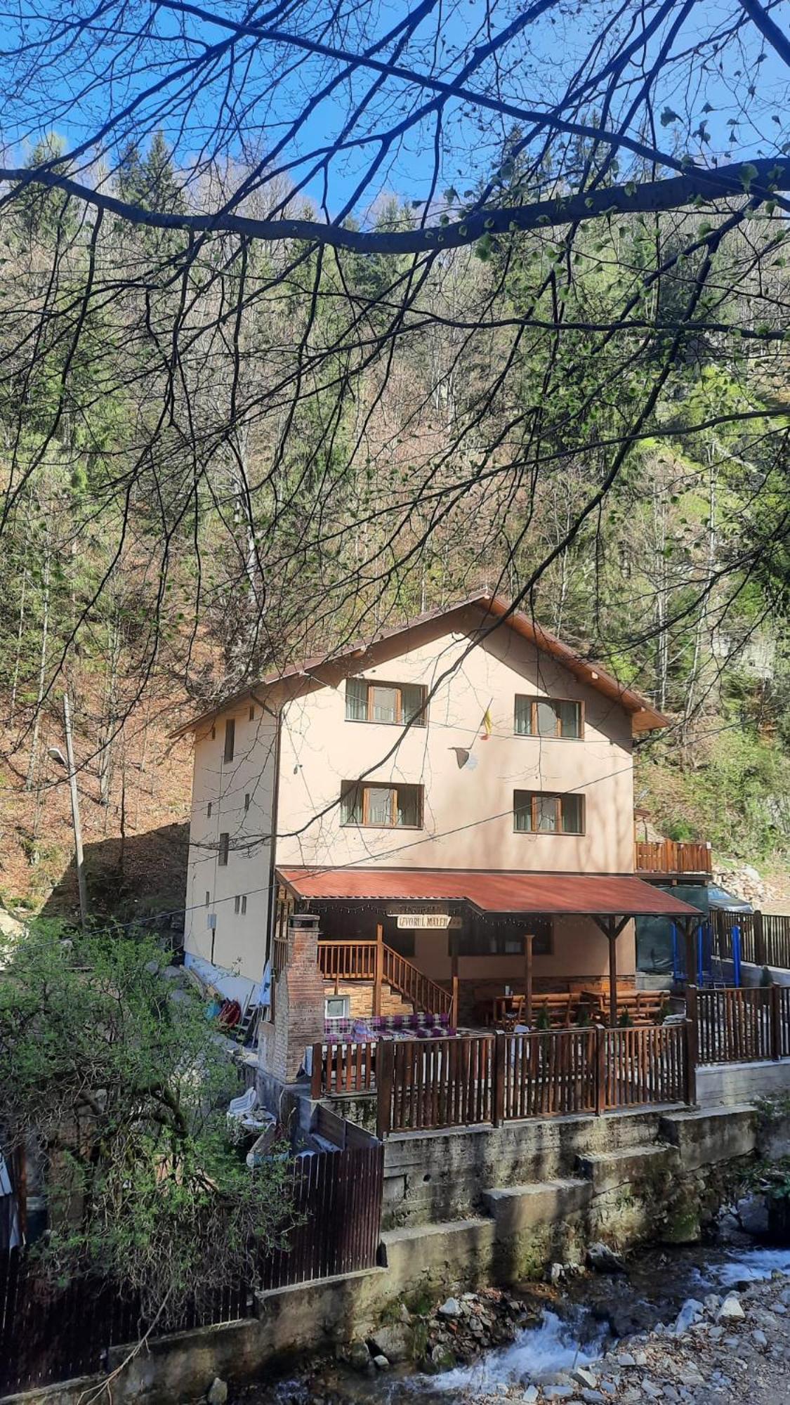 Izvorul Maleii Hotel Petrilla Kültér fotó