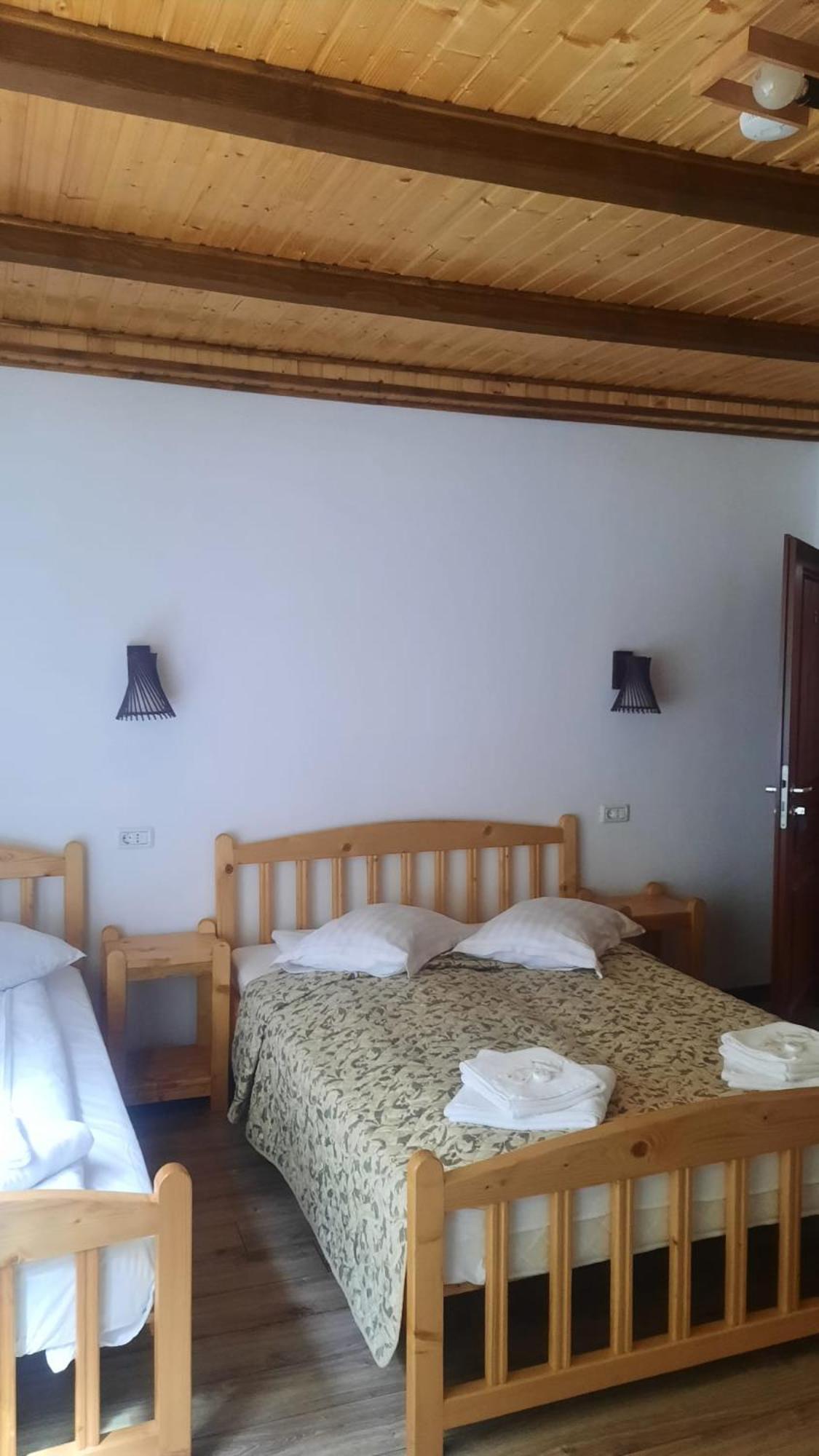 Izvorul Maleii Hotel Petrilla Kültér fotó