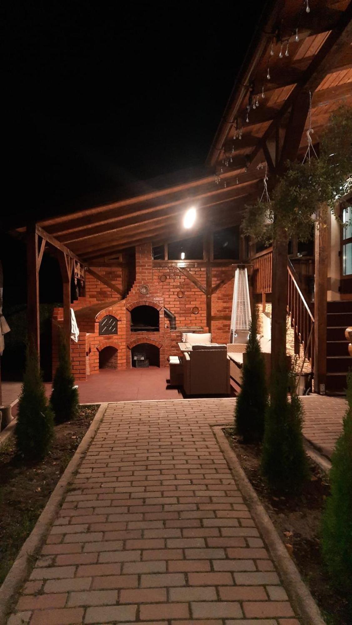 Izvorul Maleii Hotel Petrilla Kültér fotó